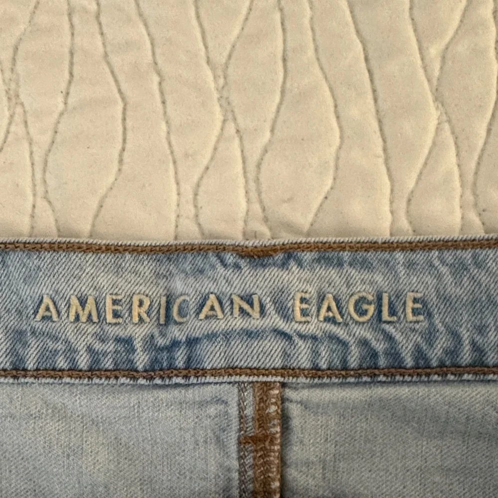 American Eagle Outfitters Light Wash Wide Leg Jeans - Picture 2 of 9